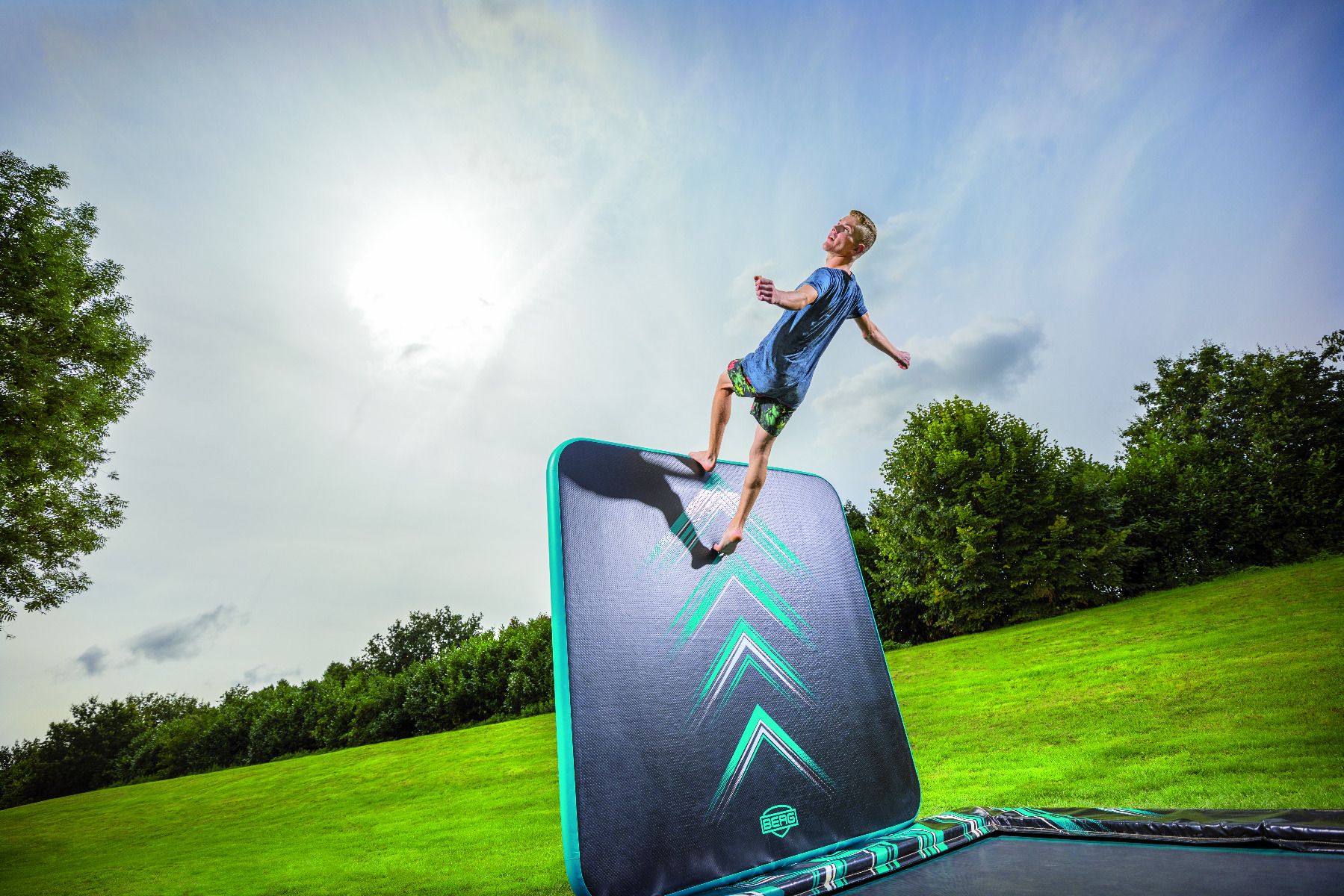 BERG Ultim Elite FlatGround 500 GREY + AeroWall 2x2 GREY