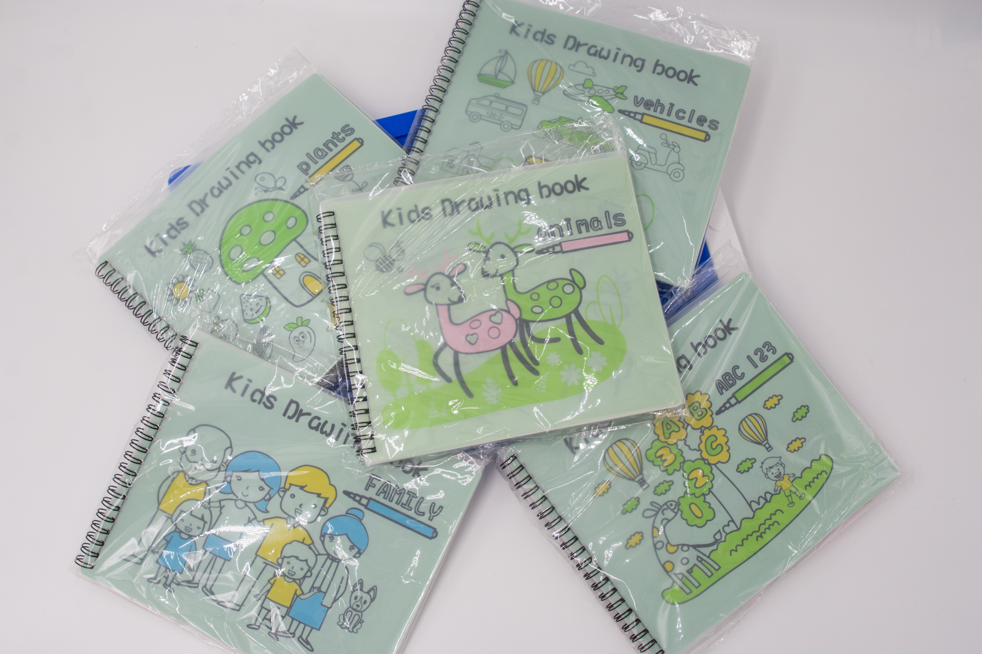 BOX 5x kniha omalovánek + fixy a hadřík ZDARMA