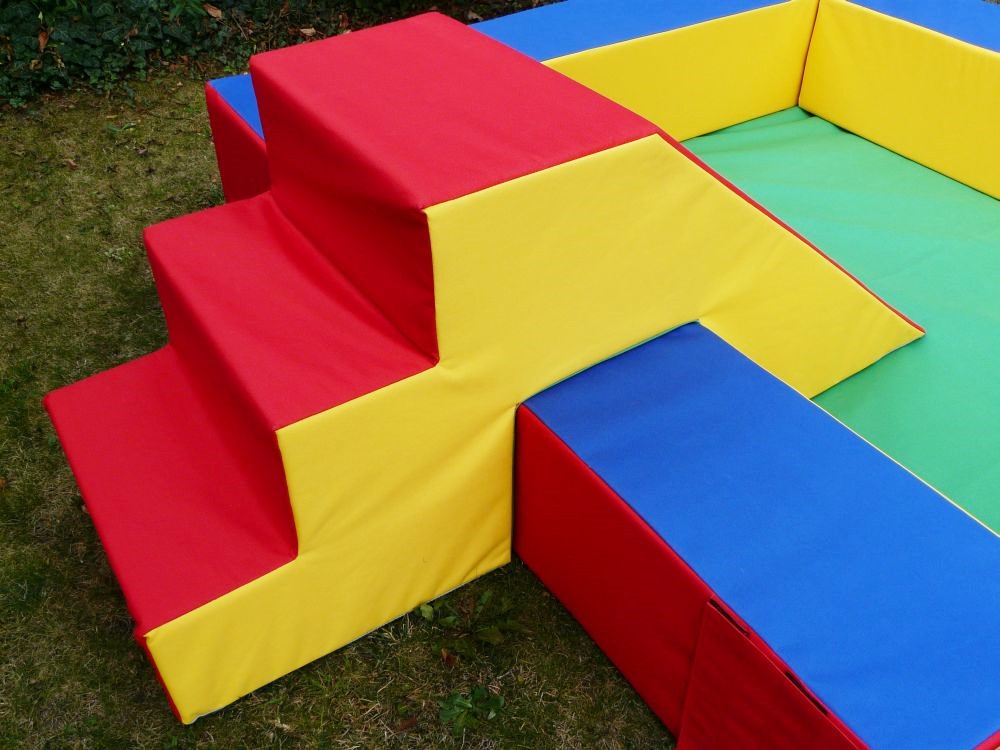 Molitanový bazén + skluzavka 210x180 cm